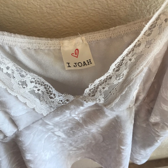 White crop top - Picture 2 of 2